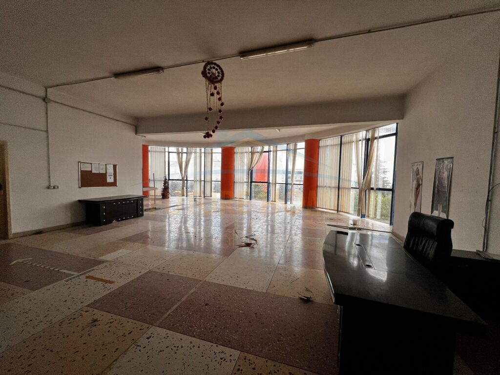 Qera, Ambjent Biznesi, Shkozet , Durres