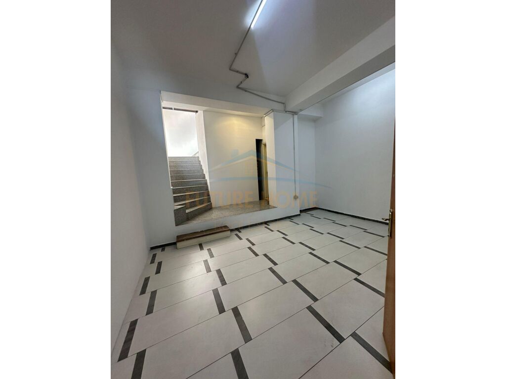 Qera, Business Environment, New Ring, Tirana