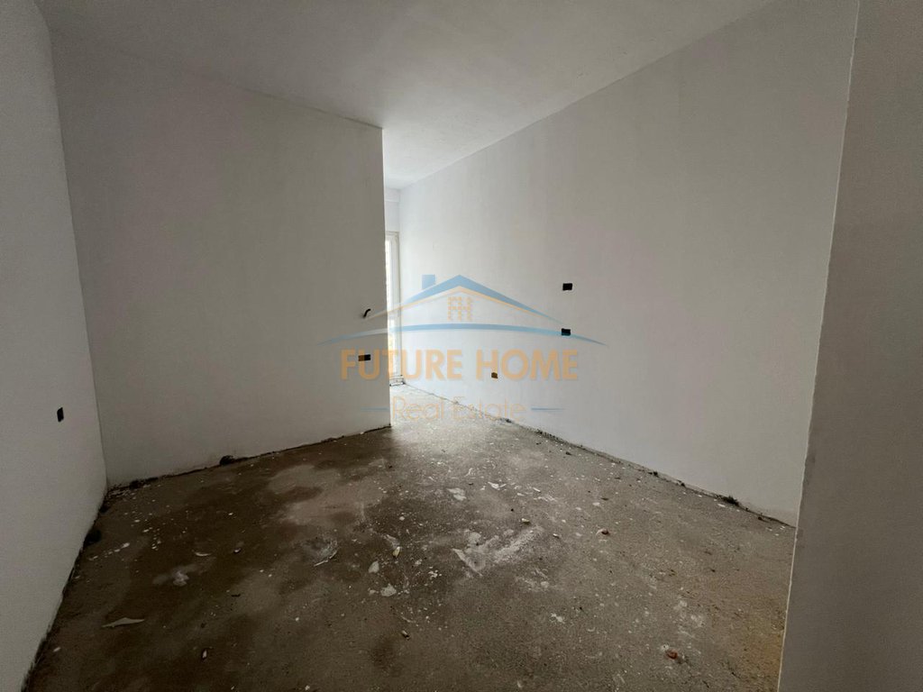 Qera,Ambjent per Zyra, Kompleksi Kika 2,Tirane