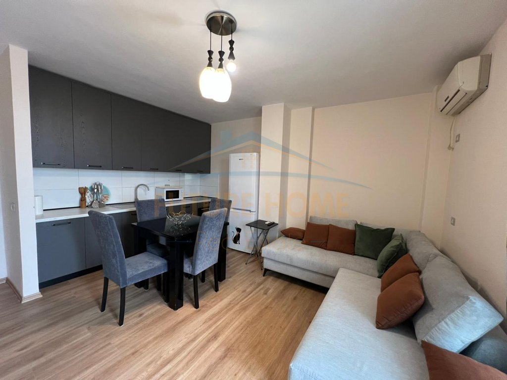 Qera,Apartament 1+1, Fresk