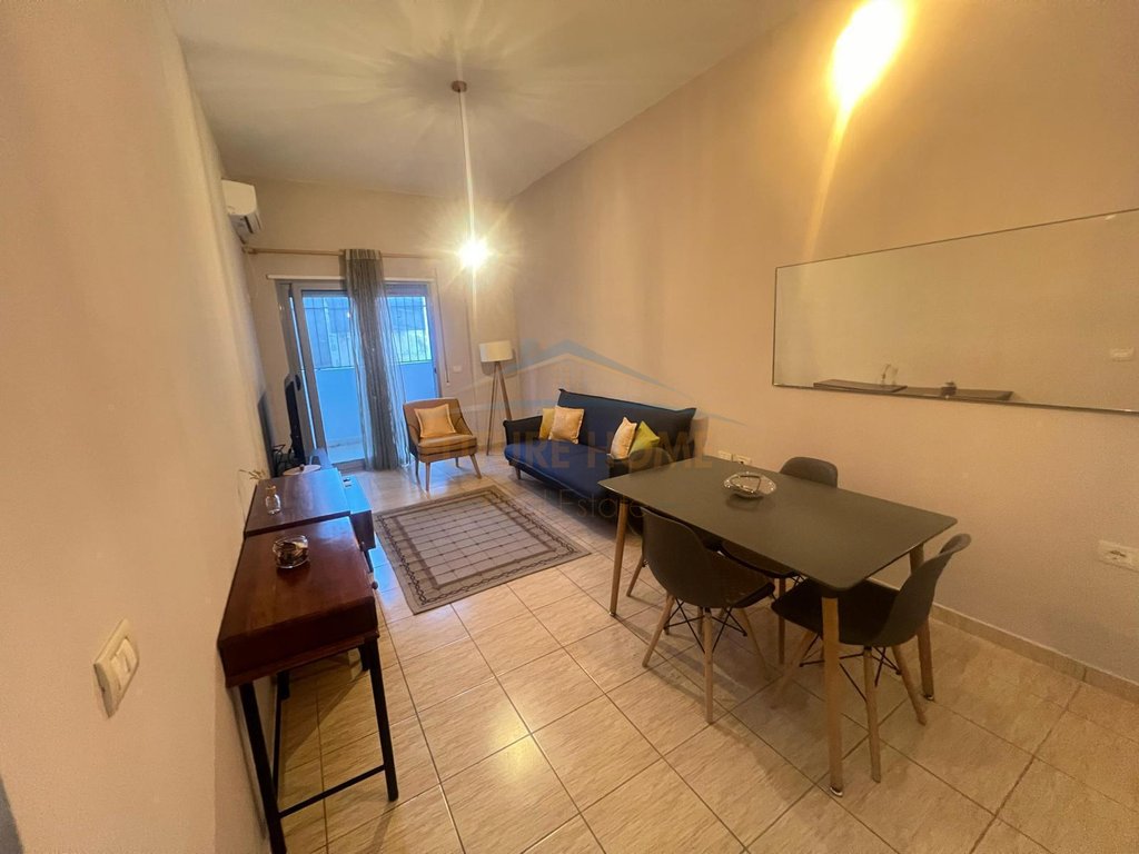 Rent, 1+1 Apartment, Lungomare, Vlorë