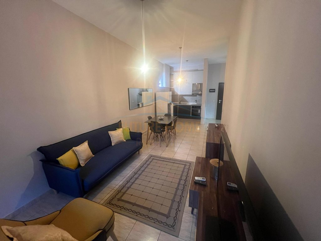 Rent, 1+1 Apartment, Lungomare, Vlorë
