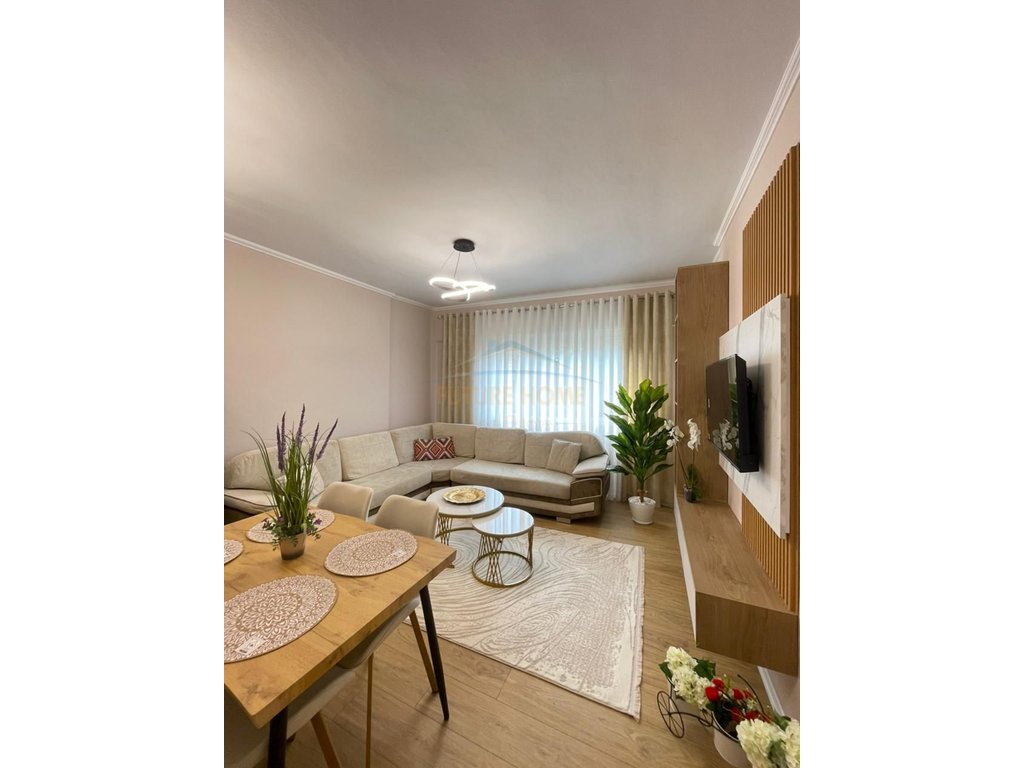 Qera, Apartament 2+1+2, Kristal Center, Komuna e Parisit