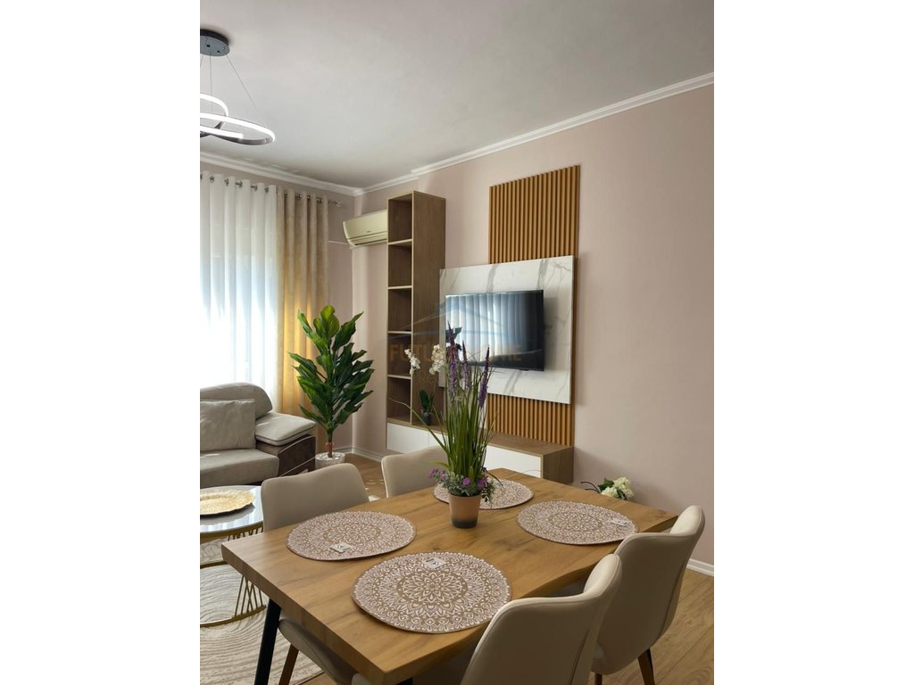 Qera, Apartament 2+1+2, Kristal Center, Komuna e Parisit