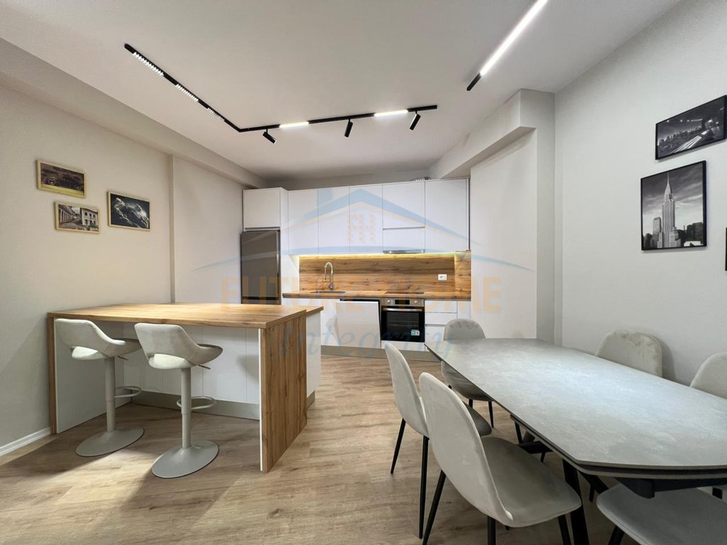 Rent, Apartment 2+1+2, New Bazaar, Tirana.