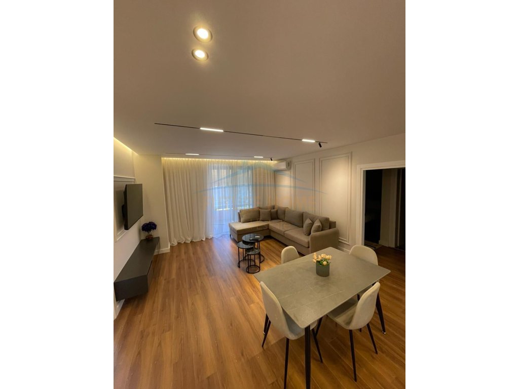 Qera , Apartament 2+1+2 , Pazari i Ri , Tirane