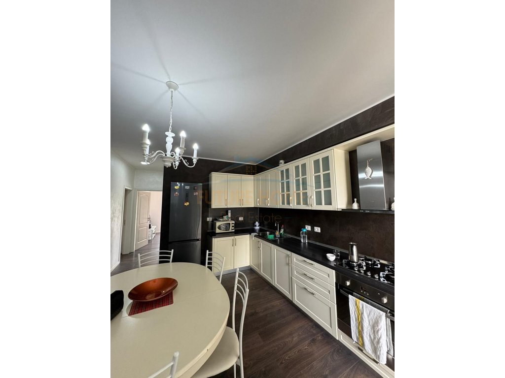 Rent, Apartment 2+1+2, Linzë, Fresk