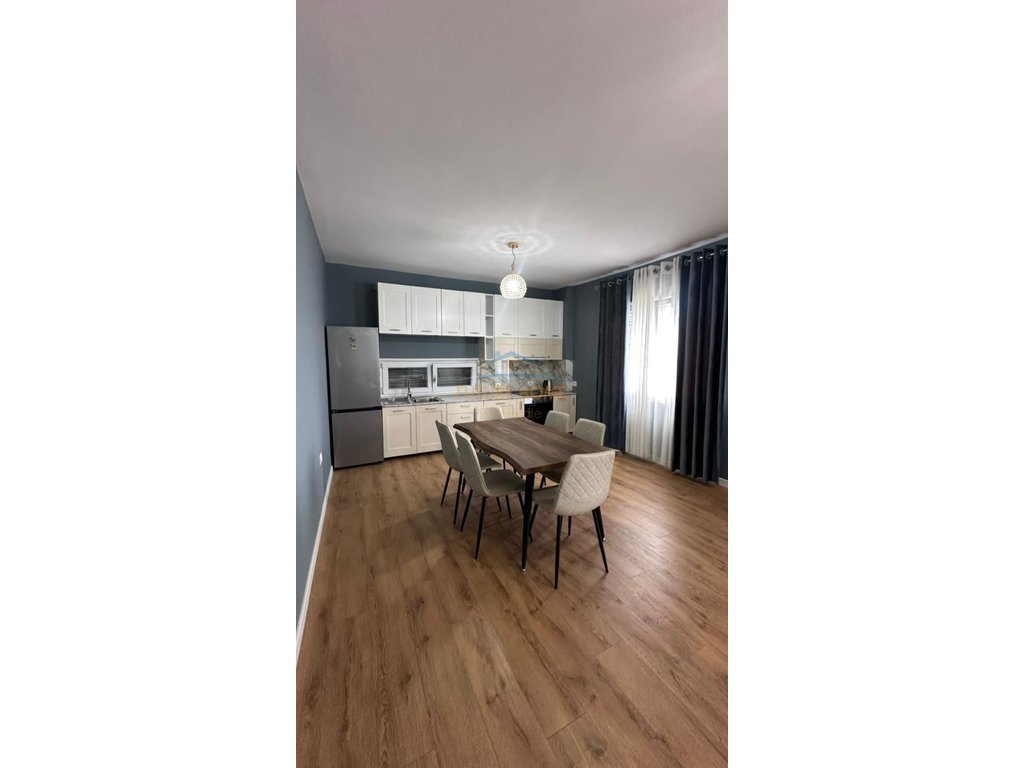 Qera,Apartament 2+1+2+Post Parkimi,Kopshti Botanik,Tiranë