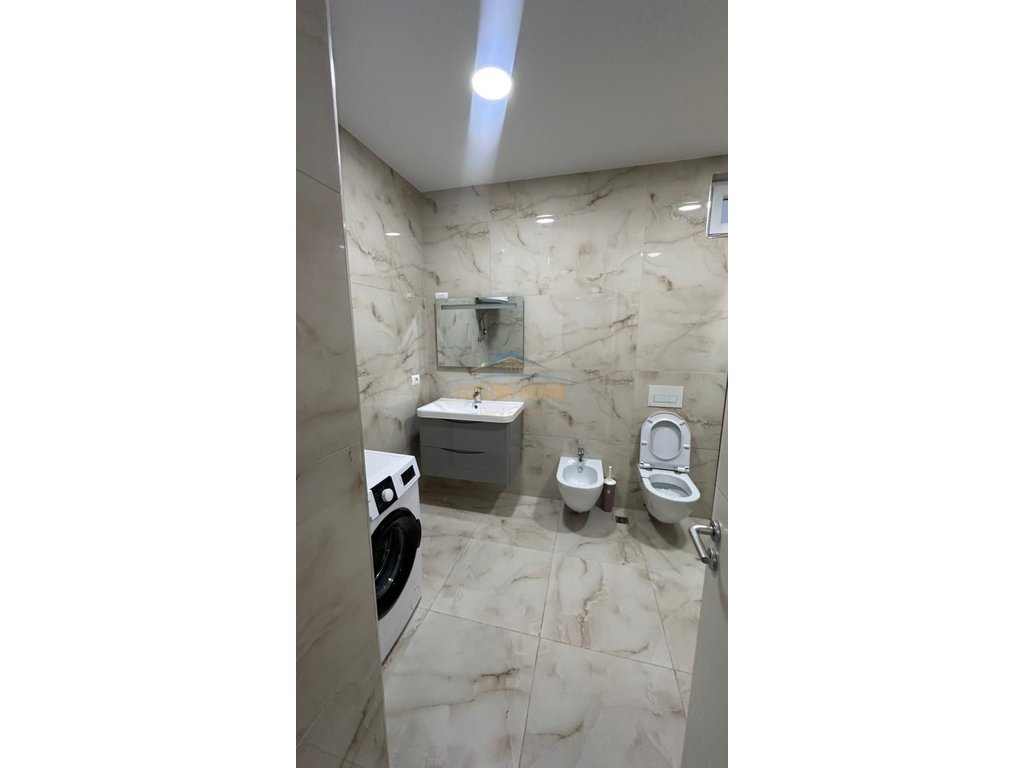 Qera,Apartament 2+1+2+Post Parkimi,Kopshti Botanik,Tiranë