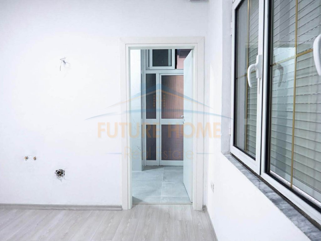 Rent, Apartment 2+1+2, Wilson Square, Tirana