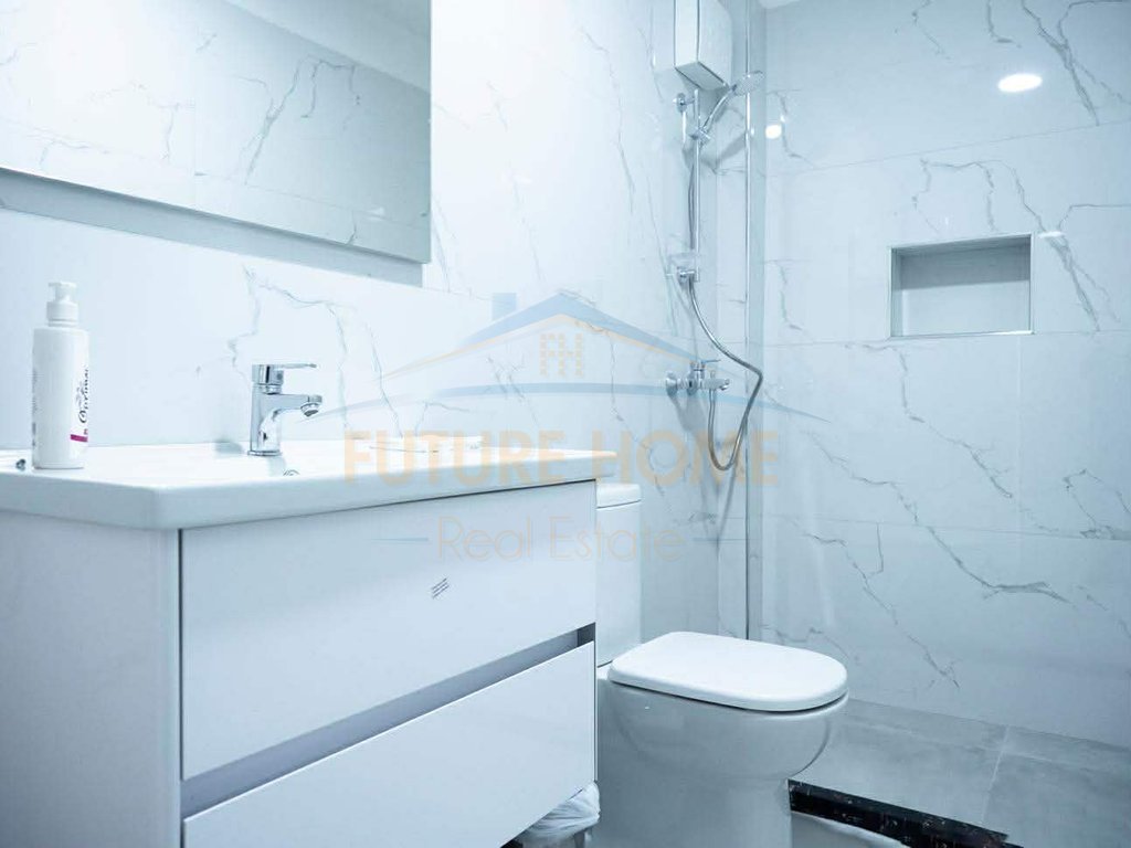 Rent, Apartment 2+1+2, Wilson Square, Tirana