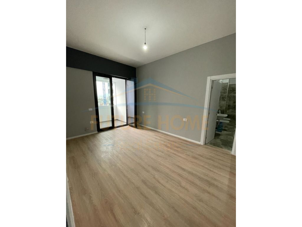 Apartament 2+1+2, Square 21, Tirane