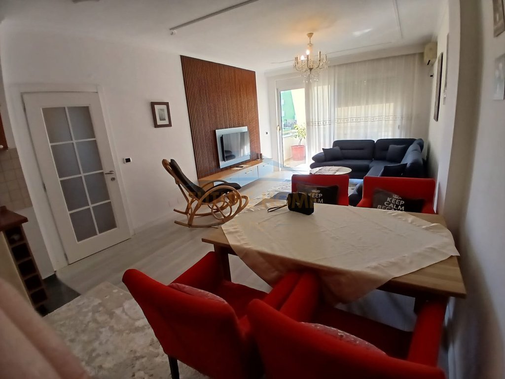Qera, Apartament 2+1 , Bllok , Tirane