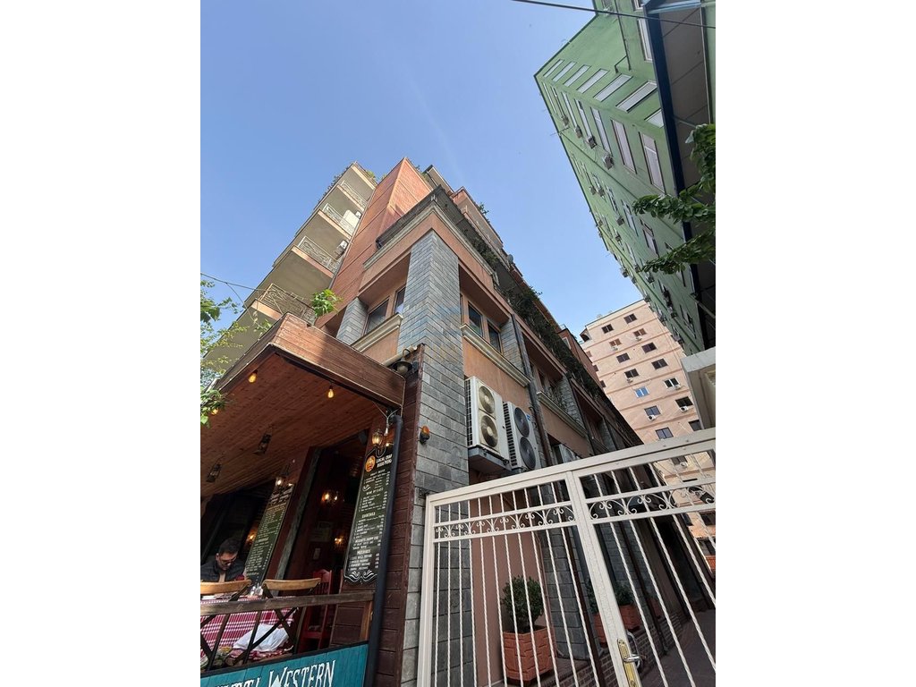Qera, Apartament 2+1, Blloku, Tiranë.
