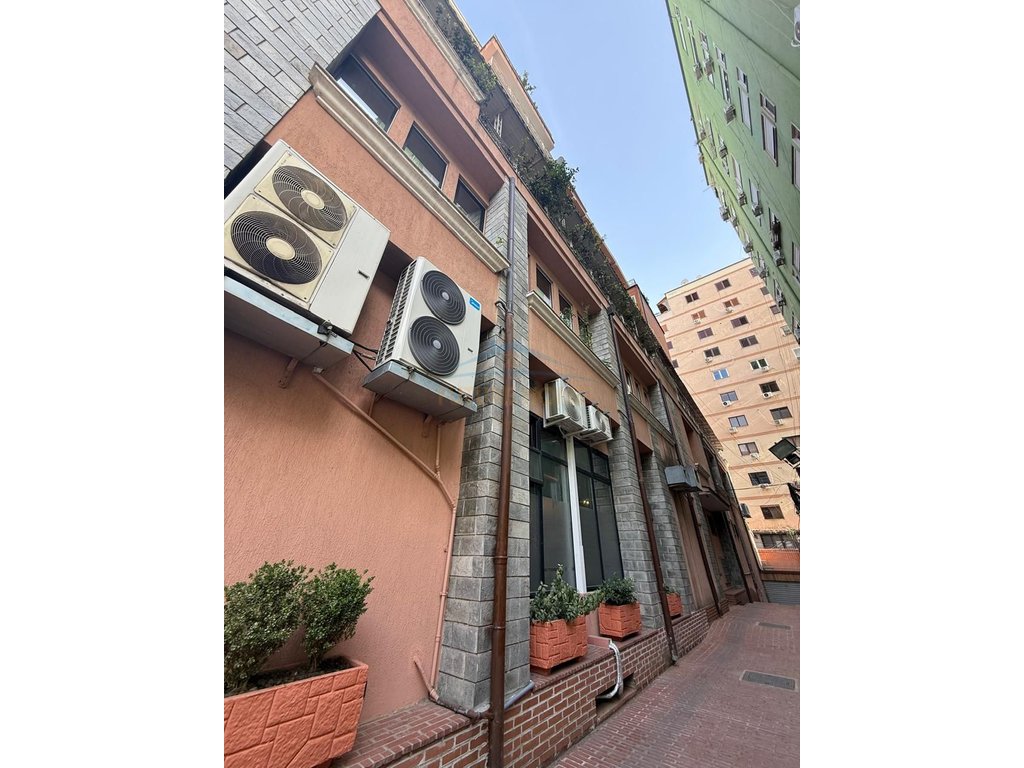 Qera, Apartament 2+1, Blloku, Tiranë.