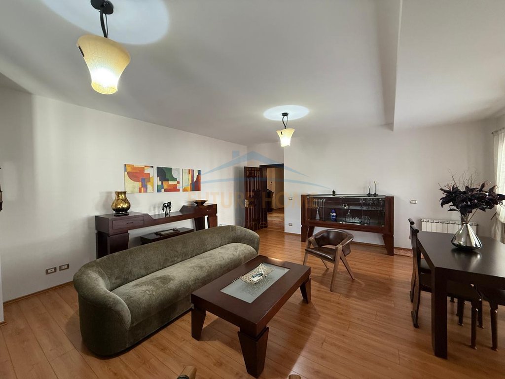 Qera, Apartament 2+1, Blloku, Tiranë.