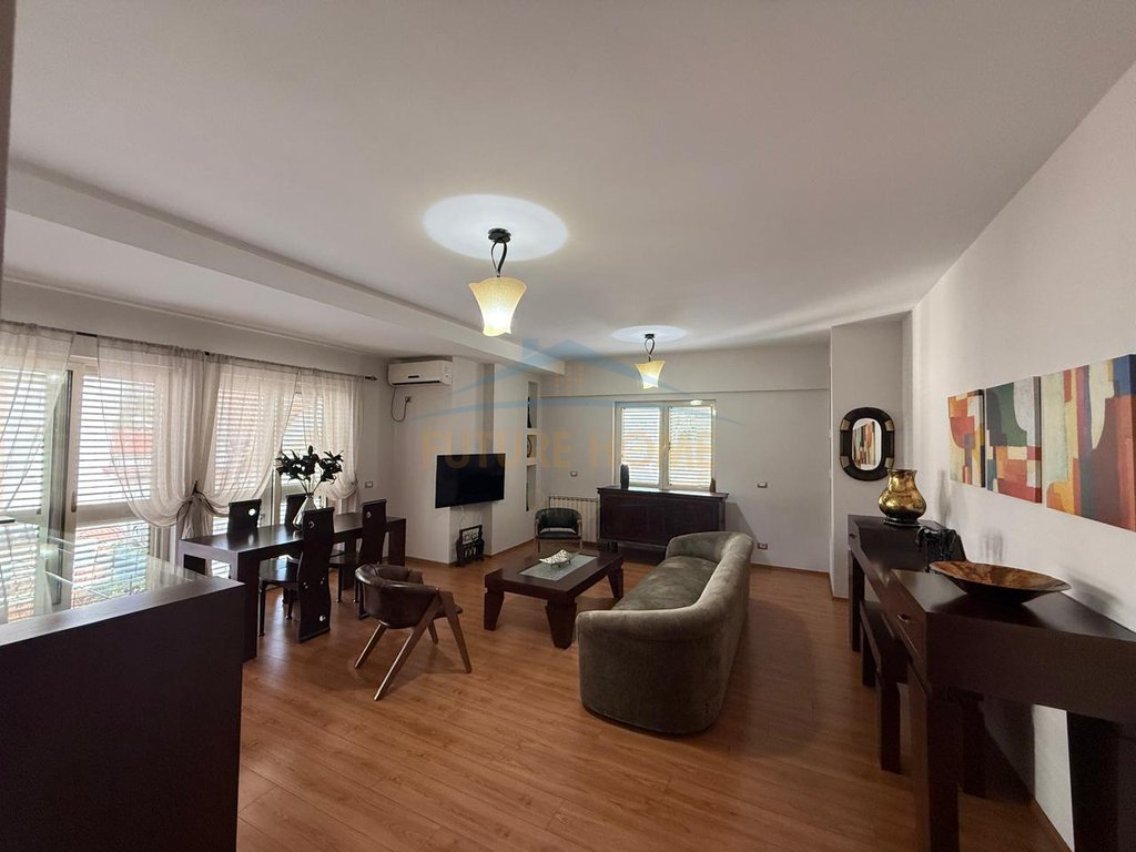 Qera, Apartament 2+1, Blloku, Tiranë.
