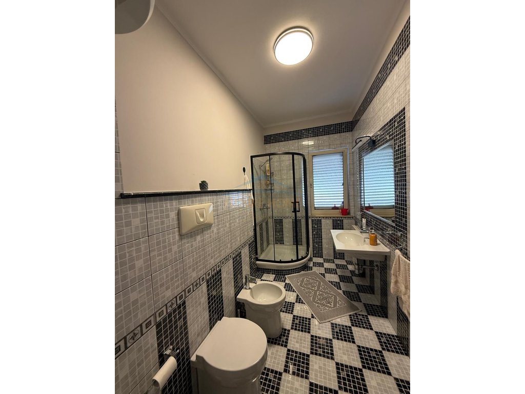 Qera, Apartament 2+1, Blloku, Tiranë.