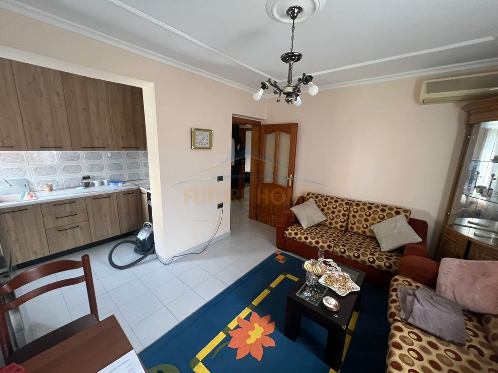 Qera, Apartament 2+1, Pazari i Ri, Tiranë.