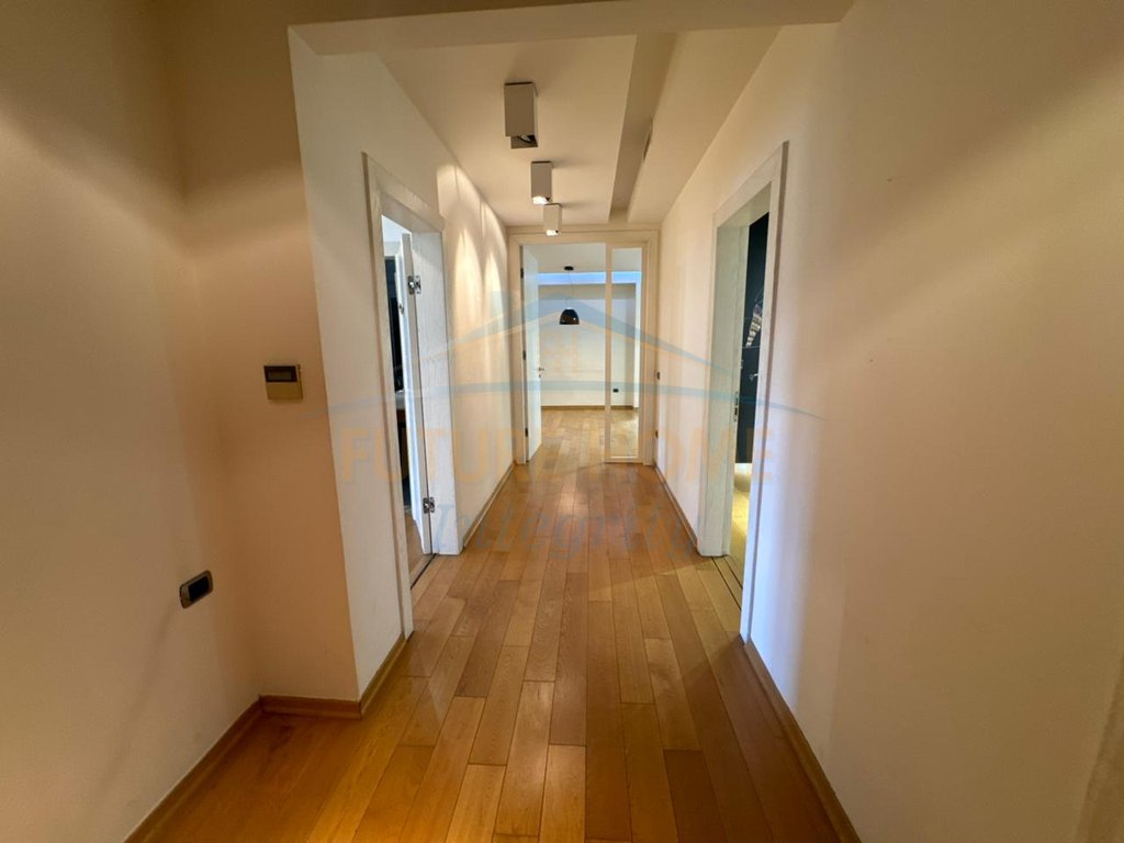 Rent, Business Environment, Block, Tirana.