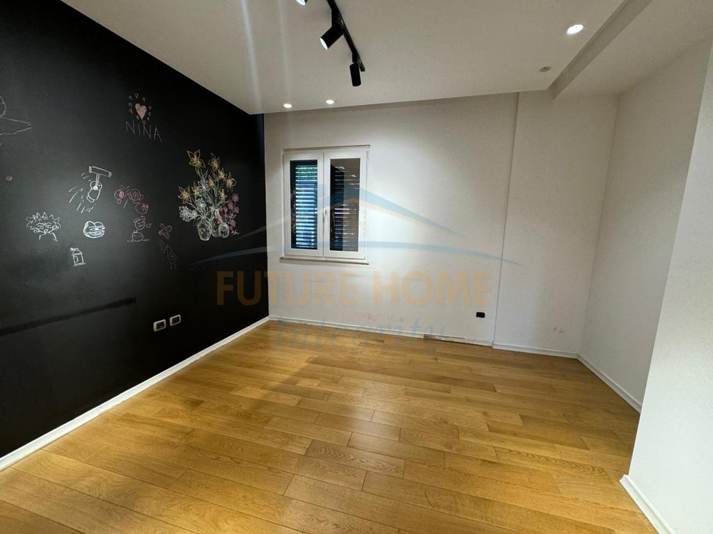 Rent, Business Environment, Block, Tirana.
