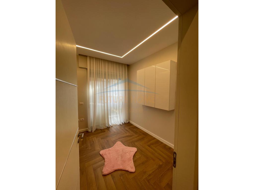 Qera , Apartament 2+1+Post Parkimi , Pazari i Ri , Tirane