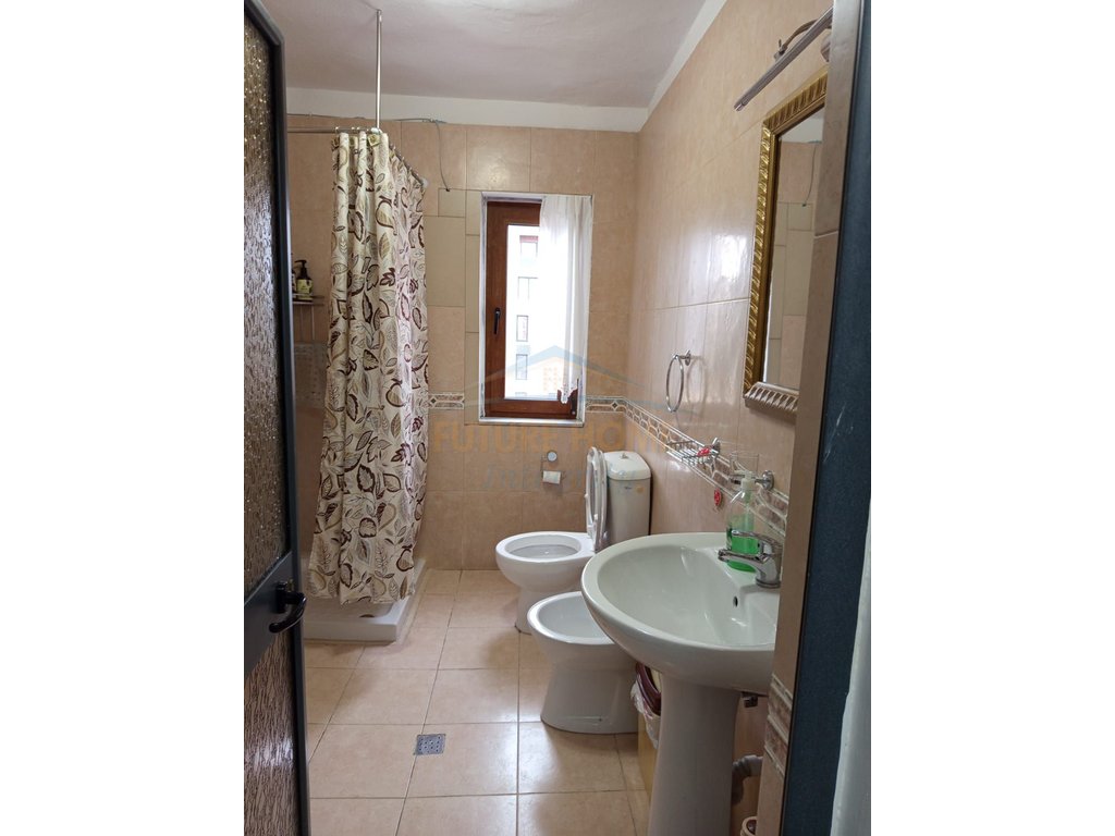Rent, Apartment 2+1, Qemal Stafa Street, Tirana.