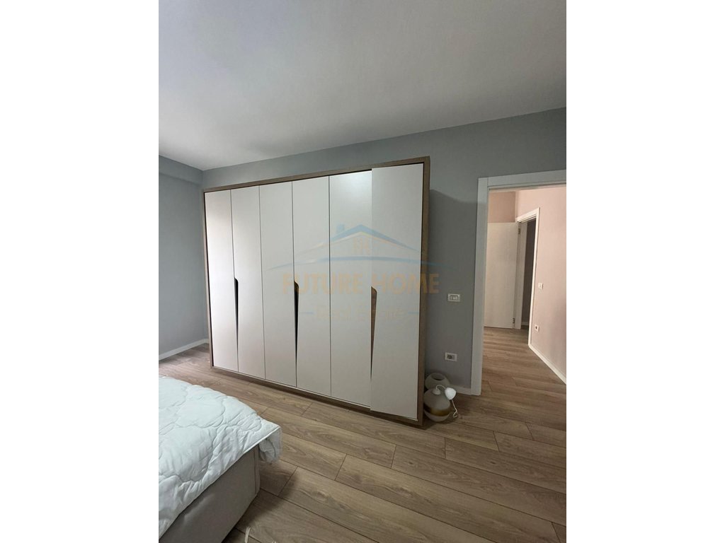 Qera, Apartament 2+1 tek Thesari, Fresk