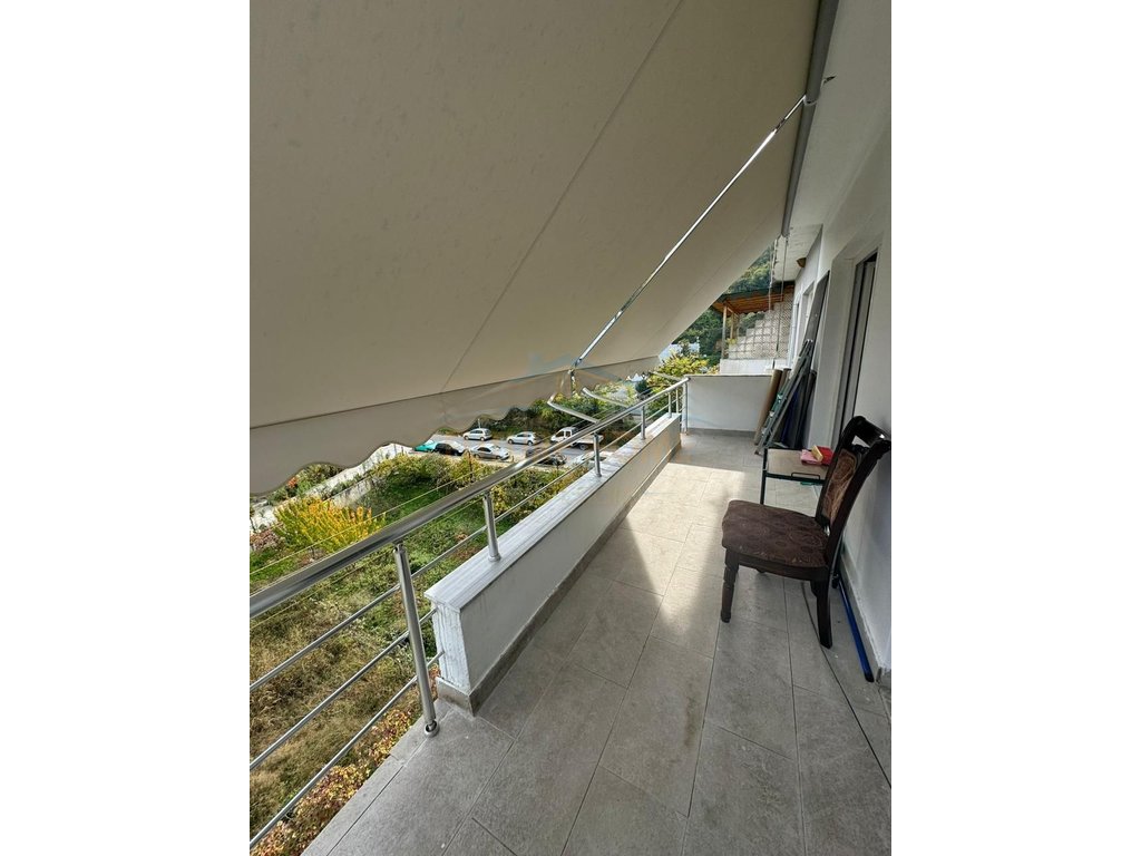 Qera, Apartament 2+1 tek Thesari, Fresk