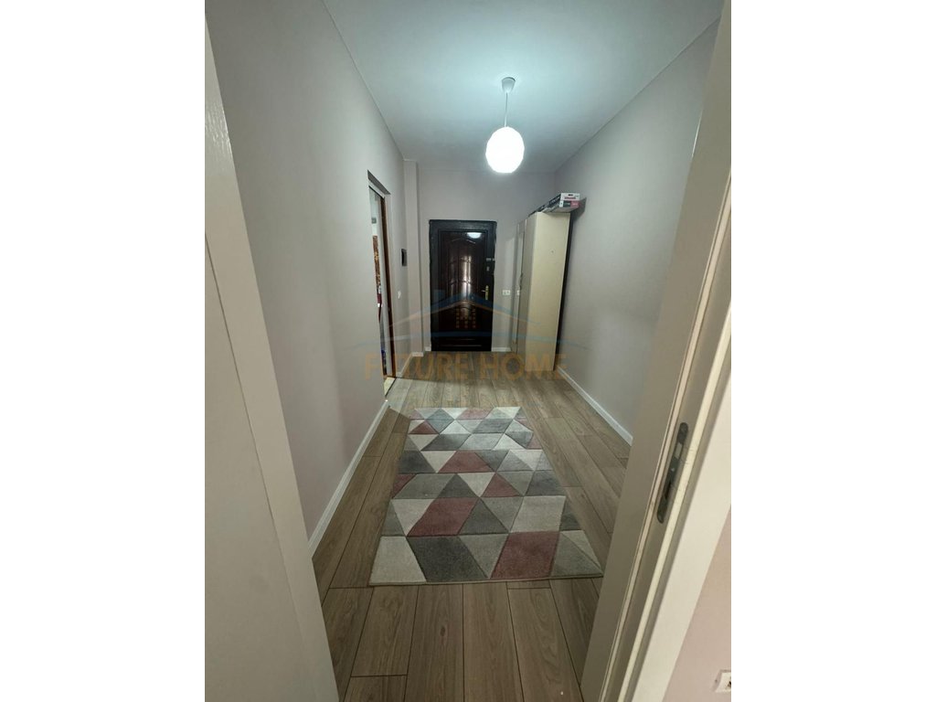 Qera, Apartament 2+1 tek Thesari, Fresk