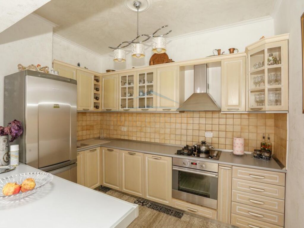 Qera, Apartament 3+1+2, mbrapa 9 Kateshet, Qender.