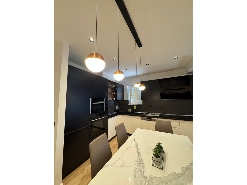 Qera, Apartament 3+1+2+Post Parkimi, Fresku.