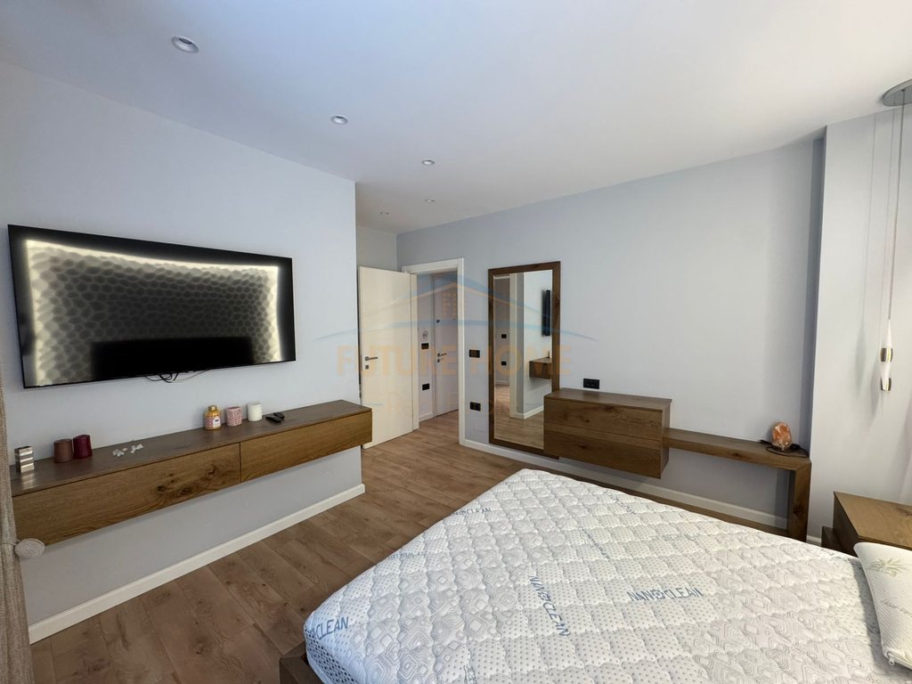 Qera, Apartament 3+1+2+Post Parkimi, Fresku.