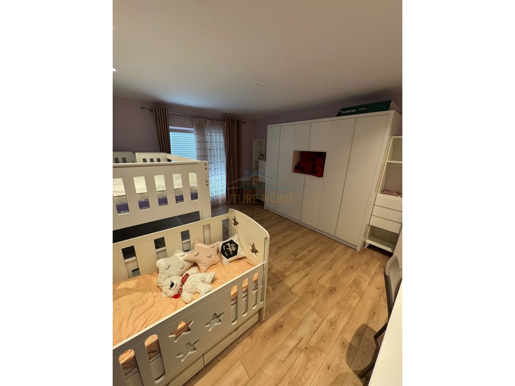 Qera, Apartament 3+1+2+Post Parkimi, Fresku.