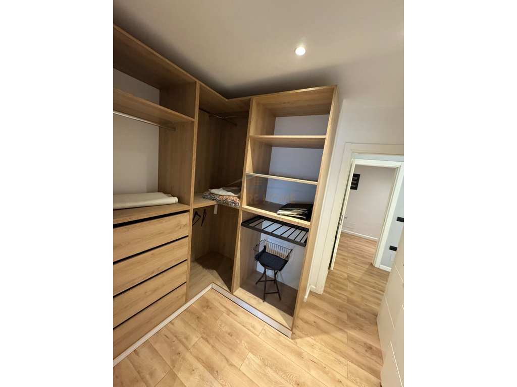 Qera, Apartament 3+1+2+Post Parkimi, Fresku.