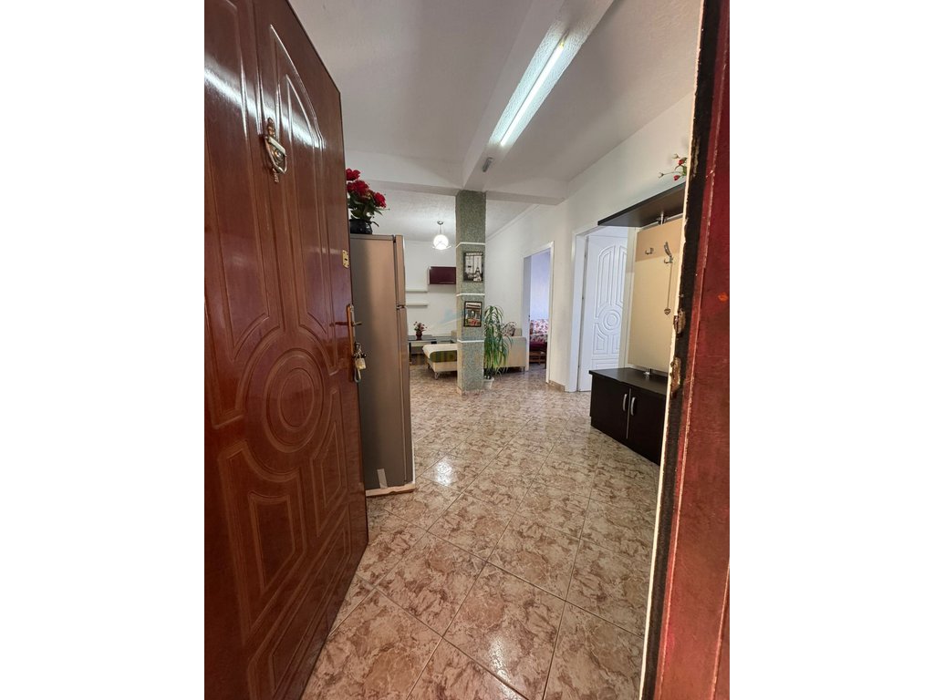 For rent, 3+1 Apartment, Laprake, Tirana.
