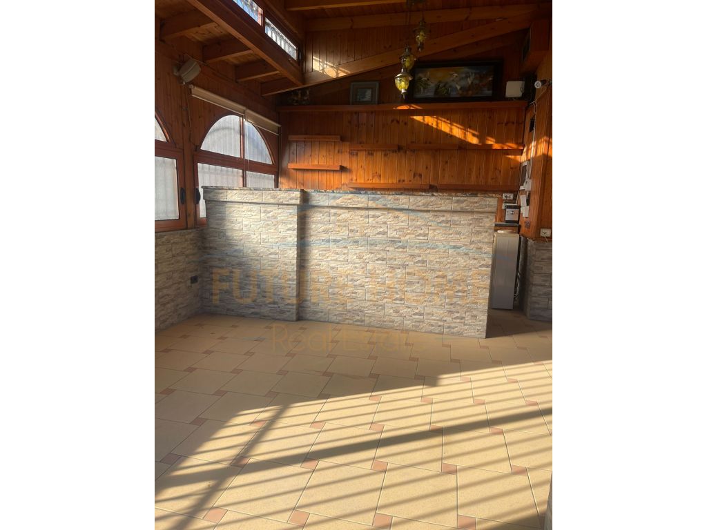 Rent, Local Bar, Te Stadiumi, Durres