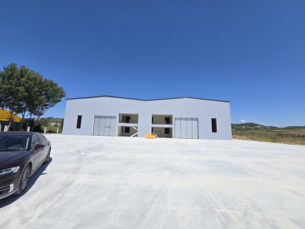 Qera, Kapanon buze Rruges Kryesore Maminas-Manez, Durres