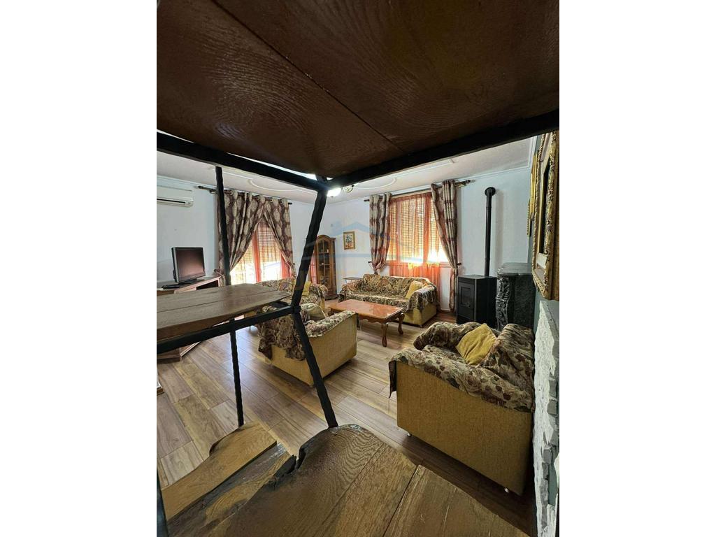 Rent, 3-Storey Villa, Dry Lake.