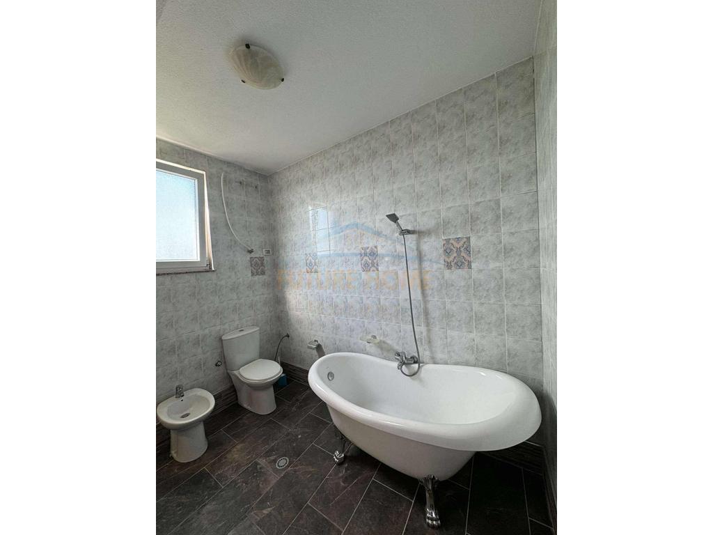 Rent, 3-Storey Villa, Dry Lake.