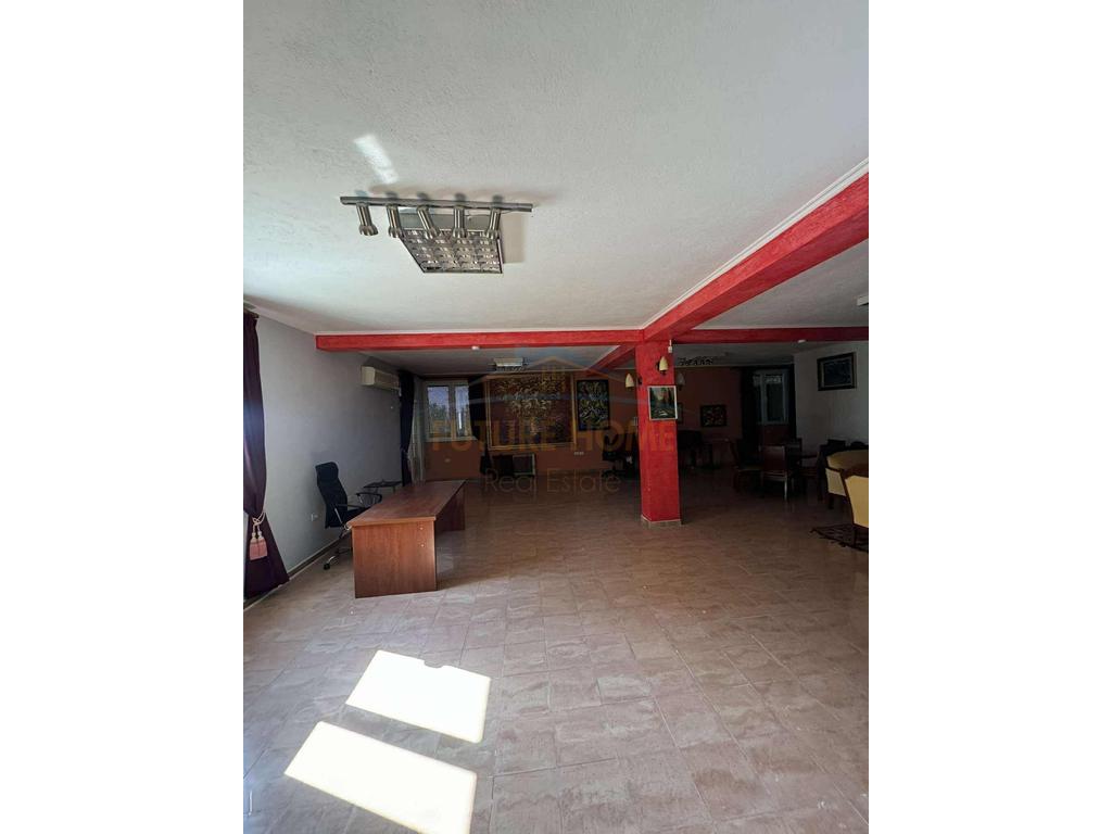 Rent, 3-Storey Villa, Dry Lake.