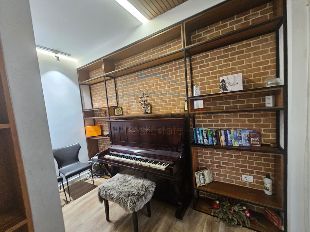 Rent, 3-Storey Villa, Pezë Helmes, Tirana.