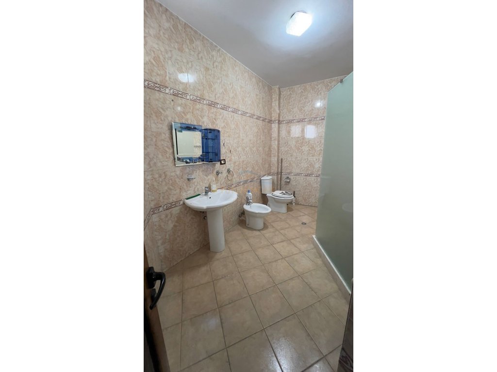Rent, Villa, Kadri Kërciku Street, Tirana