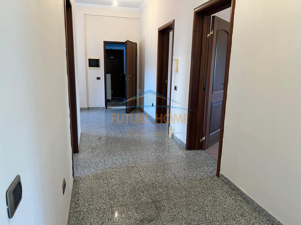 Qira, Ambient Business, Block, Tirana
