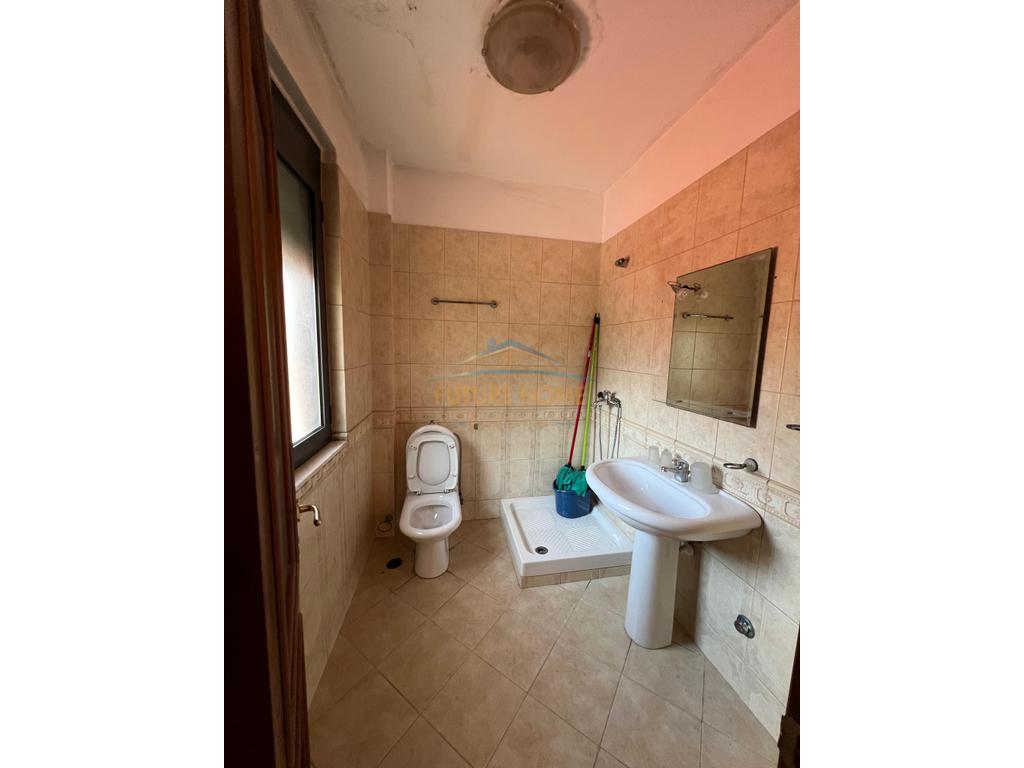 Qira, Ambient Business, Block, Tirana