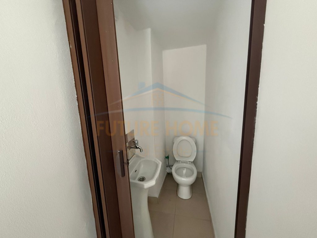 For rent, Business premises, Republic Boulevard, Korça.
