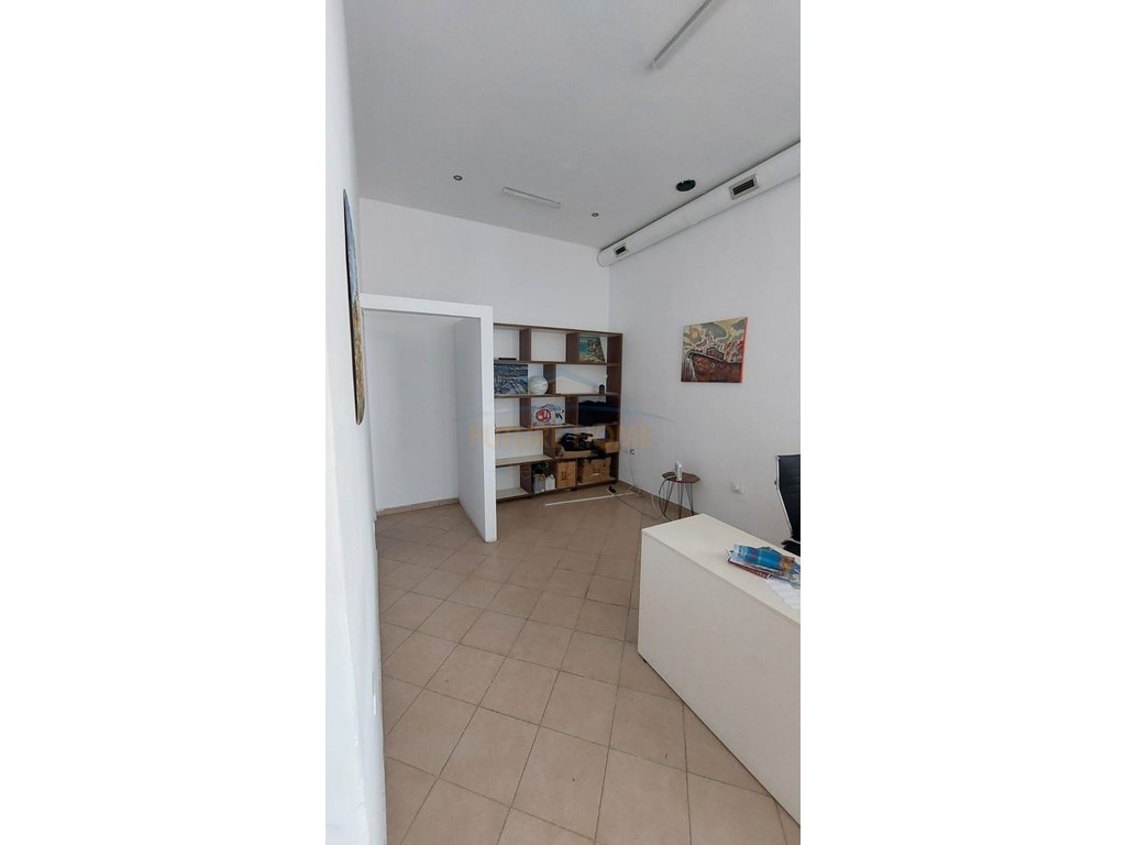 Qira, Ambient Business, Zogu I Boulevard, Tirana