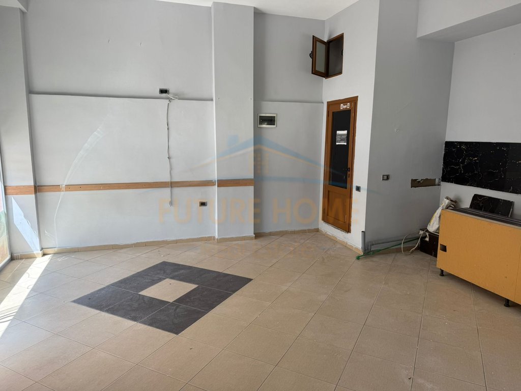 For rent, Business premises, Neighborhood 7, Korça.