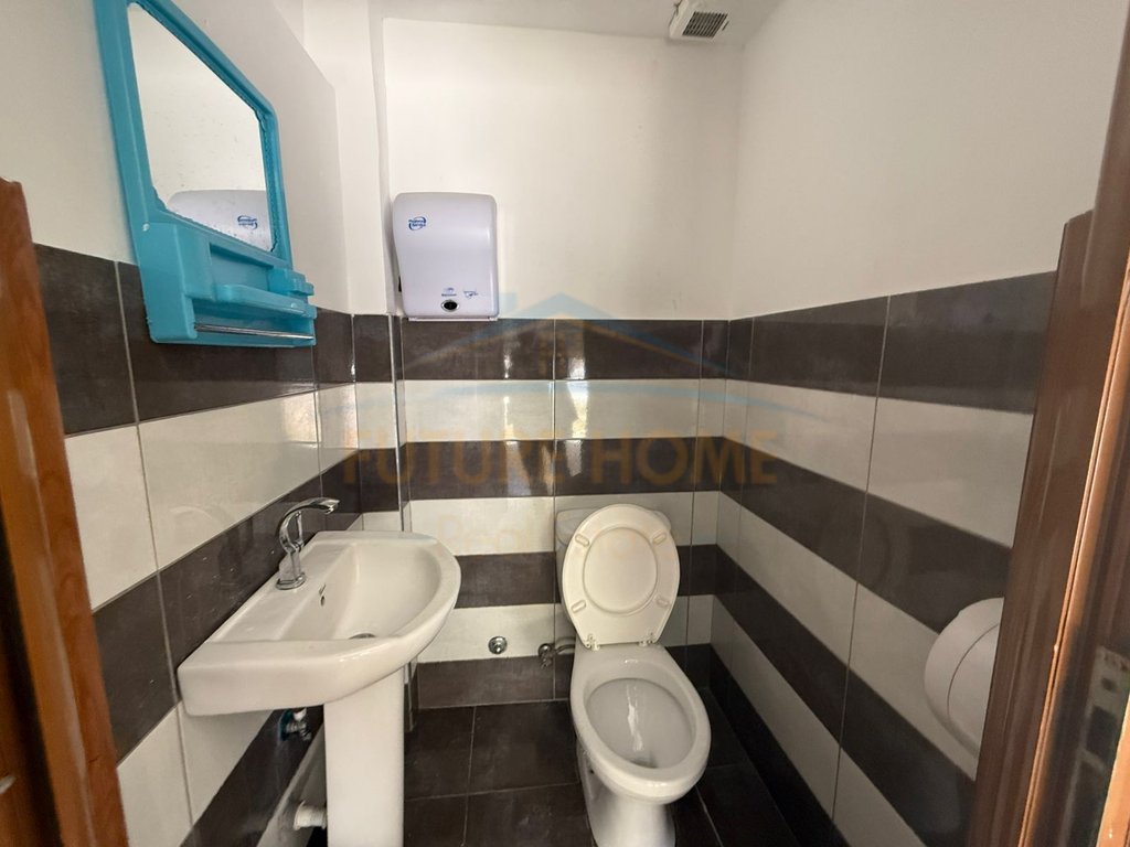 For rent, Business premises, Neighborhood 7, Korça.