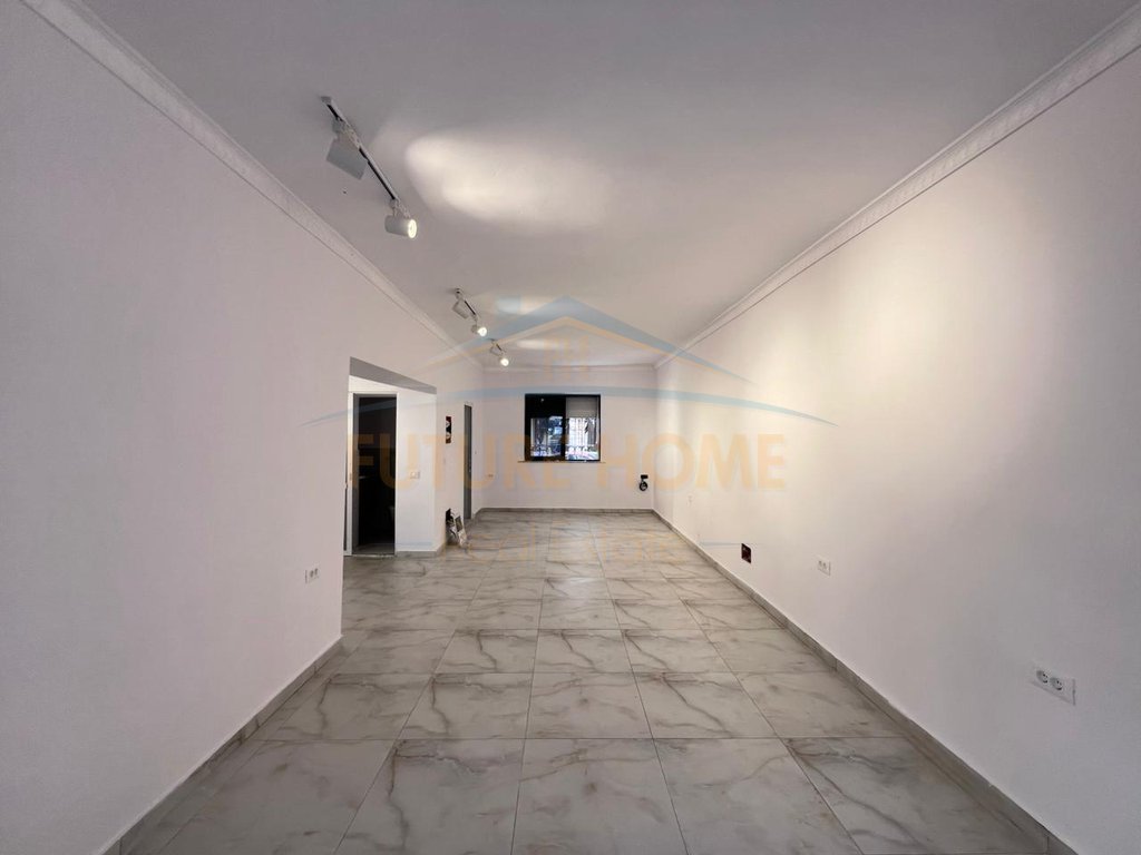 Qira, Ambient Business, Glasswork, Tirana